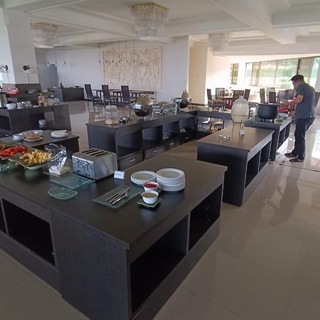 ควีนการ์เด้น โฮเต็ล Hotel บาตูราเดน ภายนอก รูปภาพ