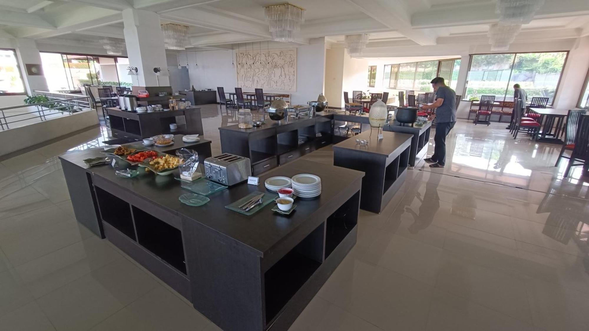 ควีนการ์เด้น โฮเต็ล Hotel บาตูราเดน ภายนอก รูปภาพ