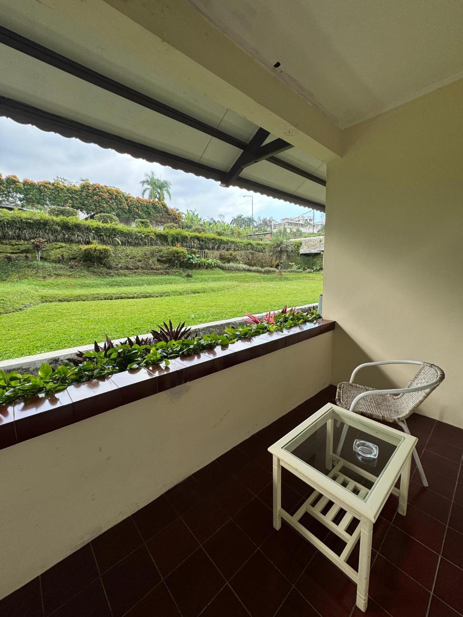ควีนการ์เด้น โฮเต็ล Hotel บาตูราเดน ภายนอก รูปภาพ