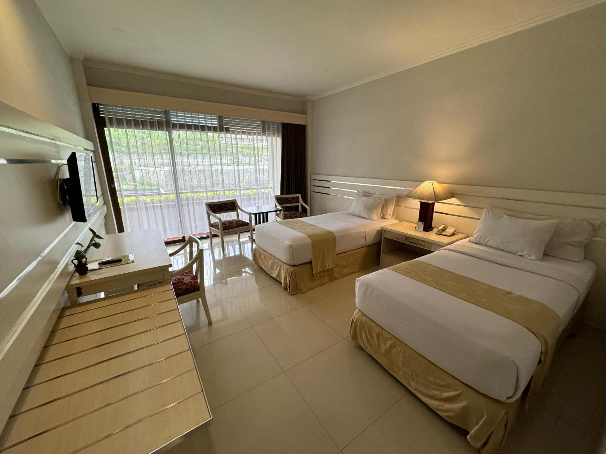 ควีนการ์เด้น โฮเต็ล Hotel บาตูราเดน ภายนอก รูปภาพ